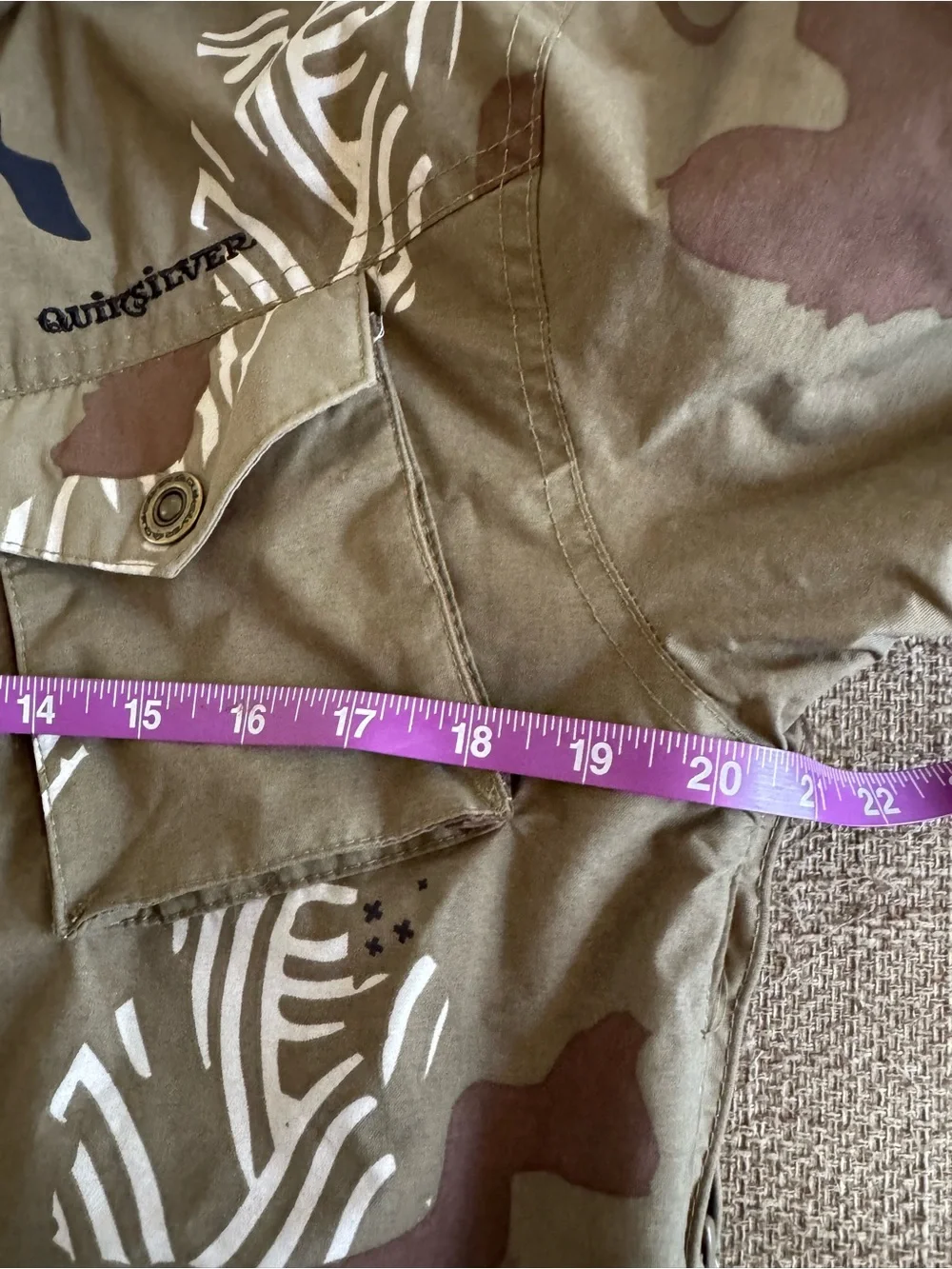 Quiksilver XL Camo Zebra Print Snowboard Jacket – Unisex Teen/Boys/Girls